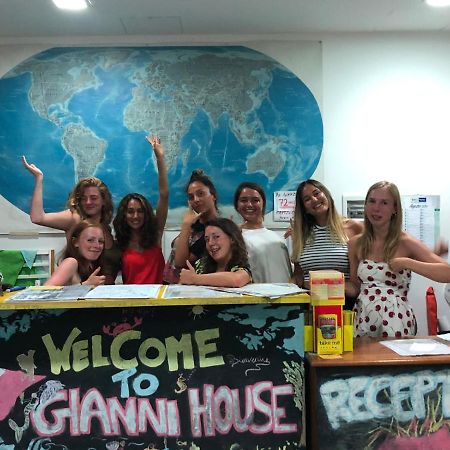 Gianni House Backpackers Hostel Джардини-Наксос Экстерьер фото