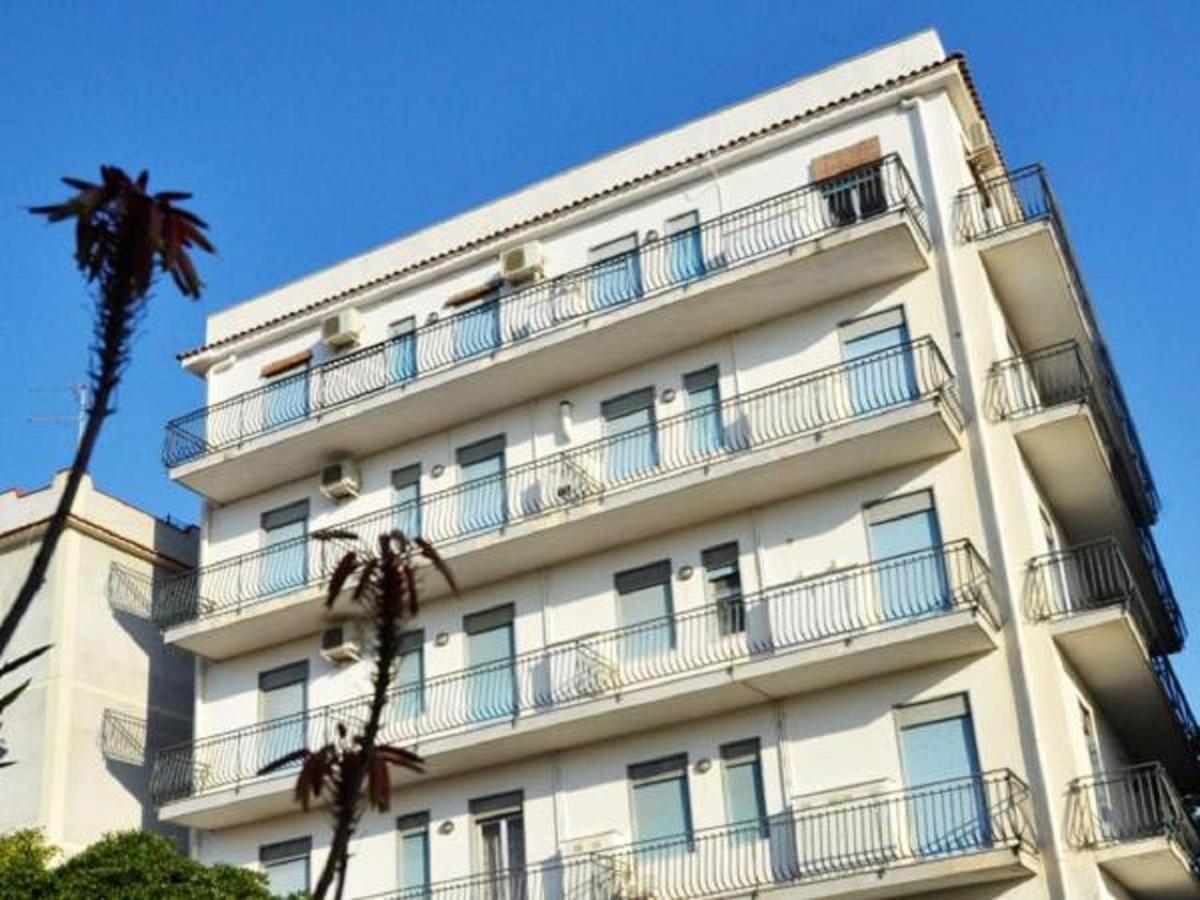 Gianni House Backpackers Hostel Джардини-Наксос Экстерьер фото