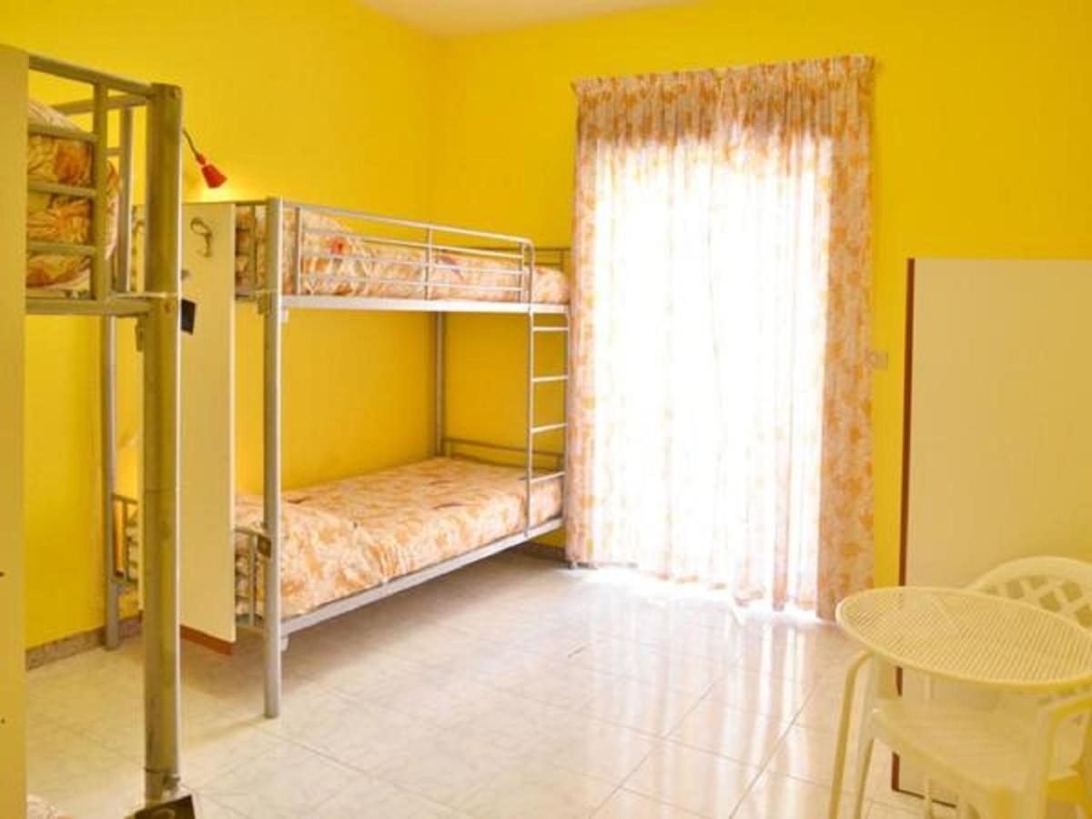 Gianni House Backpackers Hostel Джардини-Наксос Экстерьер фото