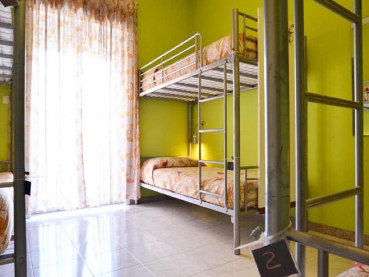 Gianni House Backpackers Hostel Джардини-Наксос Экстерьер фото