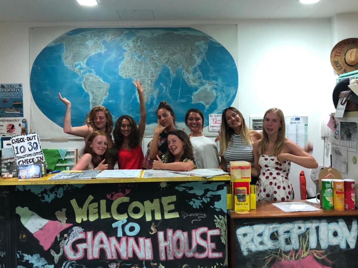 Gianni House Backpackers Hostel Джардини-Наксос Экстерьер фото